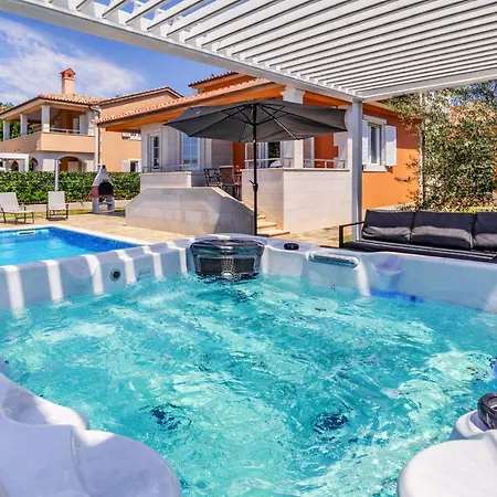 Lotus Elite Estate بولا