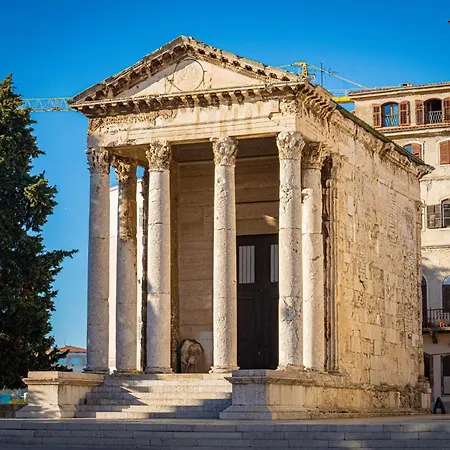 Lotus Elite Estate * بولا