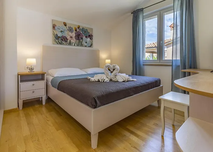 Lotus Elite Estate * بولا