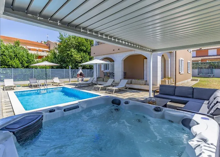 فيلة Lotus Elite Estate