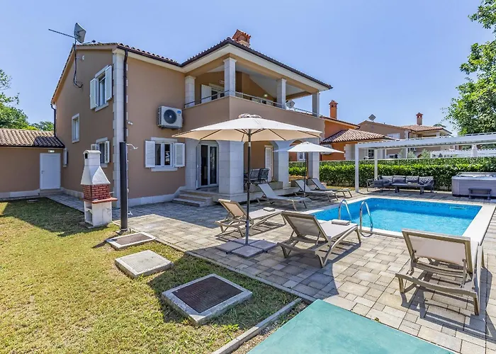 فيلة Lotus Elite Estate