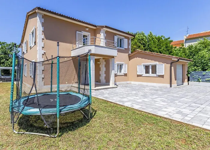 فيلة Lotus Elite Estate بولا