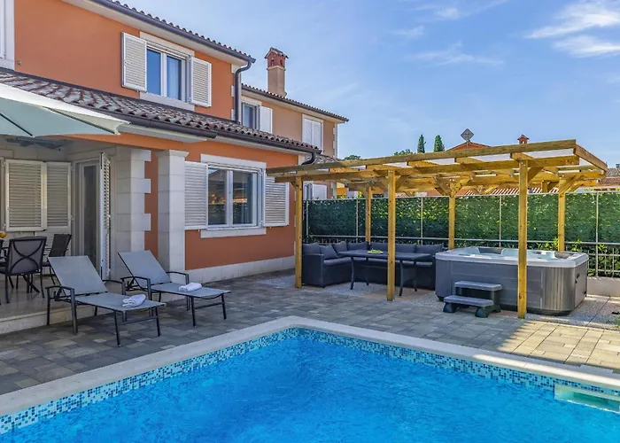 فيلة Lotus Elite Estate بولا