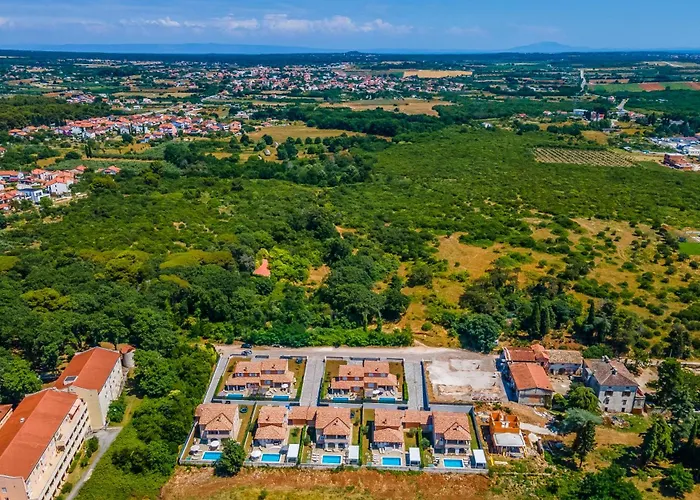 Lotus Elite Estate بولا