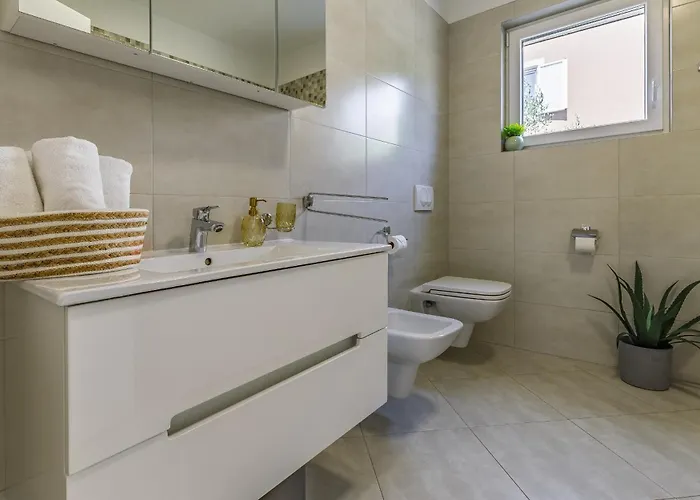 فيلة Lotus Elite Estate بولا