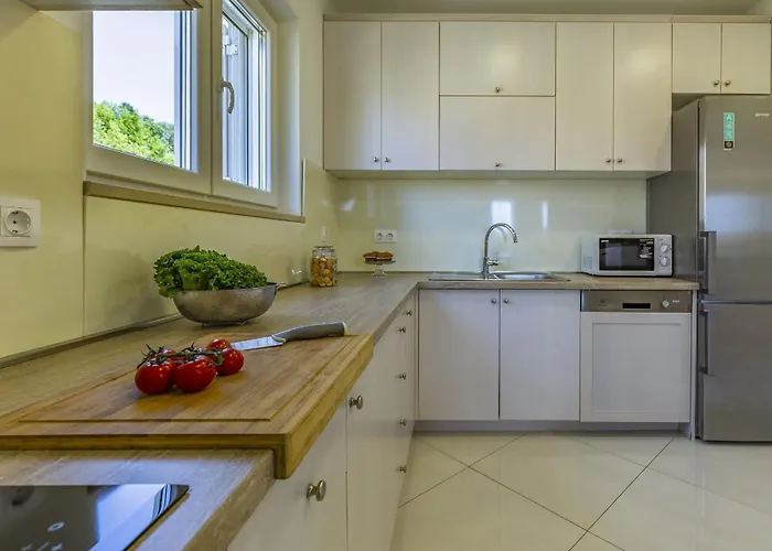 Lotus Elite Estate فيلة بولا