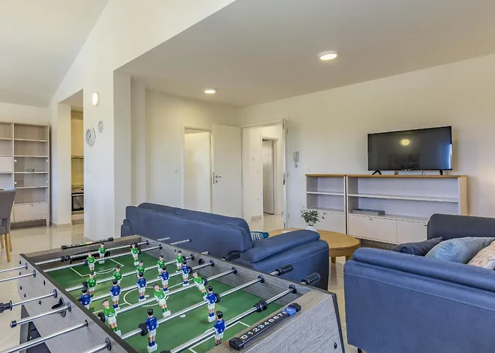 فيلة Lotus Elite Estate بولا