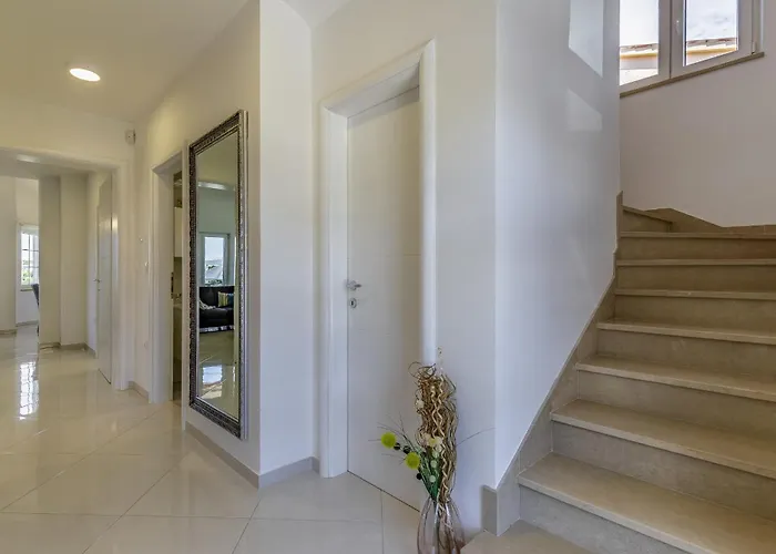 Lotus Elite Estate فيلة