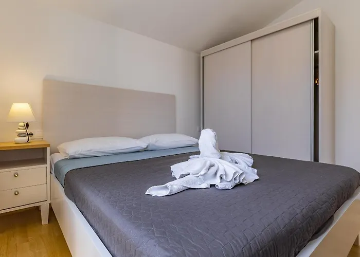 فيلة Lotus Elite Estate