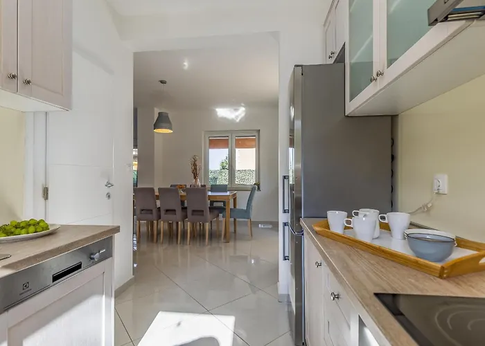 Lotus Elite Estate فيلة بولا