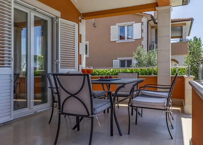 فيلة Lotus Elite Estate