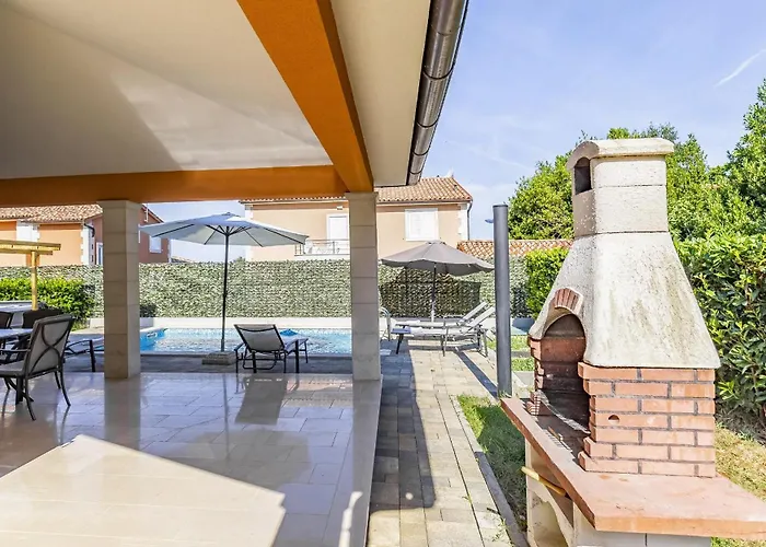 Lotus Elite Estate فيلة