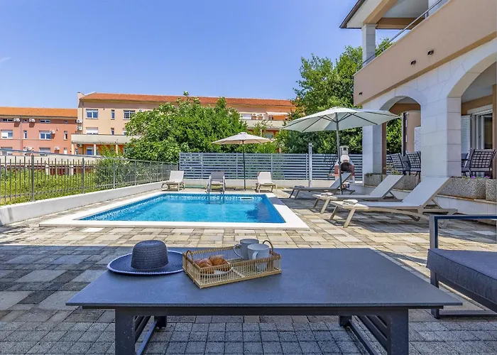 فيلة Lotus Elite Estate *