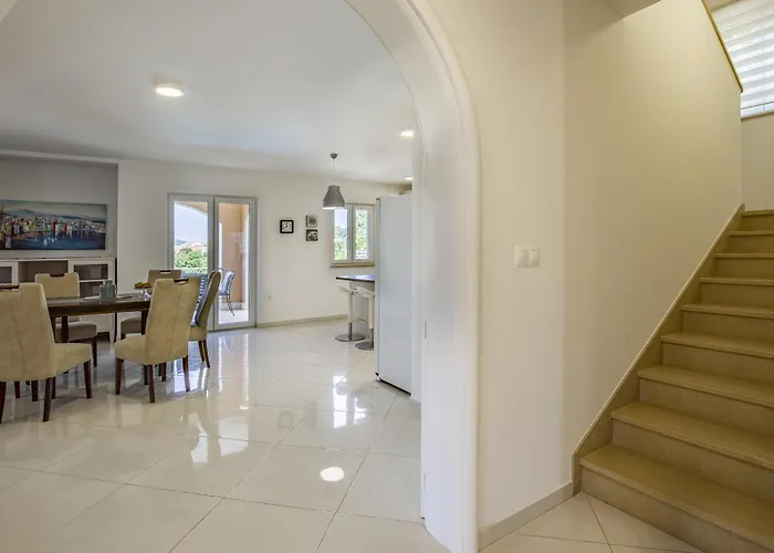 فيلة Lotus Elite Estate *