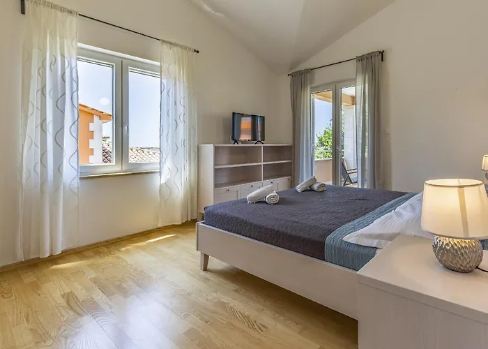 Lotus Elite Estate فيلة بولا