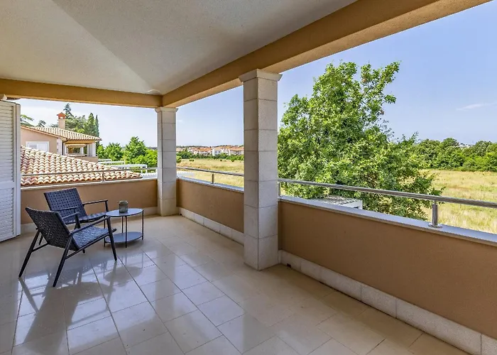 فيلة Lotus Elite Estate