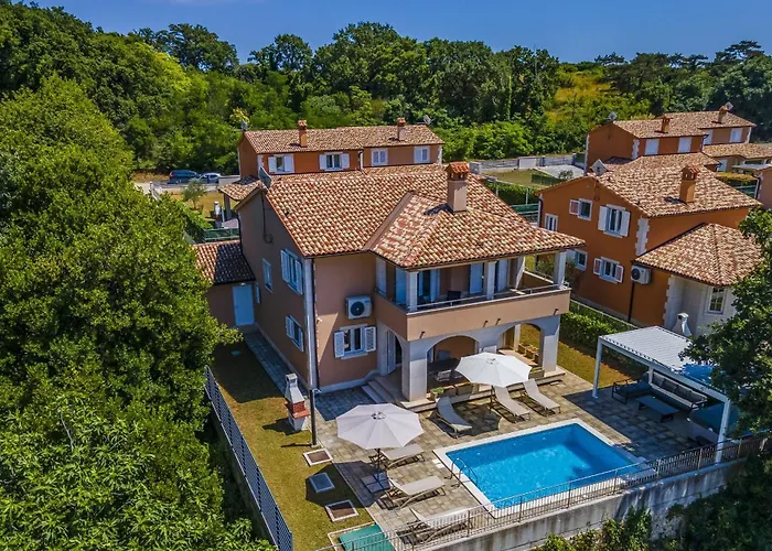 فيلة Lotus Elite Estate *